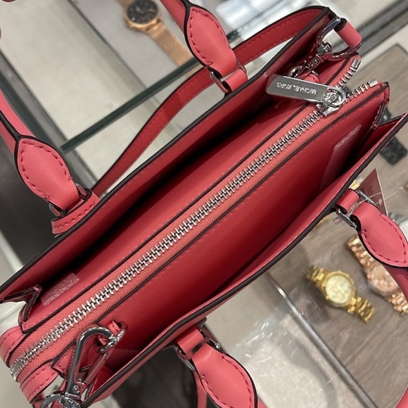 MICHAEL KORS
Sheila Small Faux Saffiano Leather Satchel
Tea Rose 
NWT - Picture 10 of 16